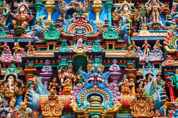Meenakshi Amman寺院の装飾 インドのタミル ナードゥ州のマドゥライ市に位置する歴史的なヒンドゥ寺院 — ストック写真