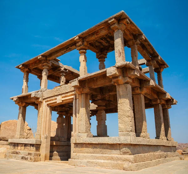 汉皮的赫马库塔山神庙建筑群是印度卡纳塔克邦印度教维贾亚纳加拉帝国的中心 图库图片
