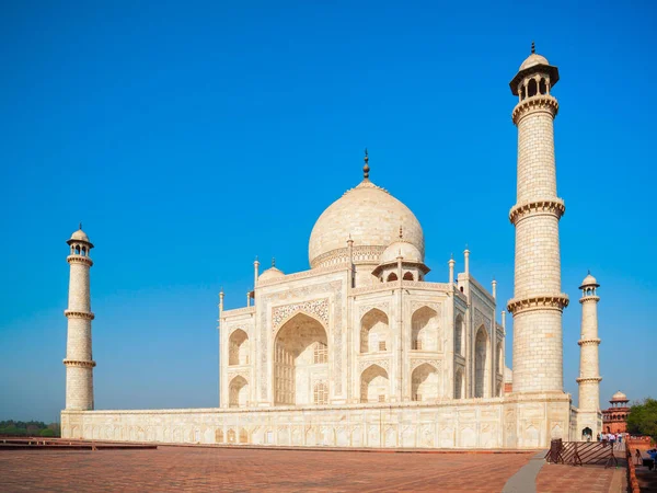 Taj Mahal Est Mausolée Marbre Blanc Sur Rive Rivière Yamuna Images De Stock Libres De Droits
