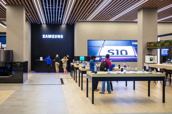 Dubai Uae February 2019 Samsung Galaxy S10 Smartphone Samsung Store — Stock Photo, Image