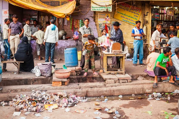 インドのアグラ エイプリル社2012年10月 インドのウッタル プラデシュ州アグラ市の路上で大量のゴミ — ストック写真