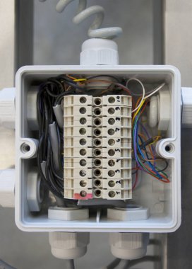 Sanayi otomasyonunda dağıtım terminali kutusu