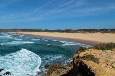 Portekiz, Algarve batı kıyısında güzel boş bir sahil.