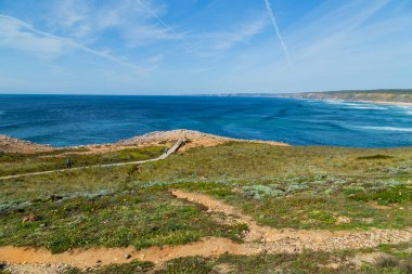 Sagres, Portekiz: Portekiz 'in Sagres kenti yakınlarındaki Algarve Batı Kıyısındaki uçurumlar
