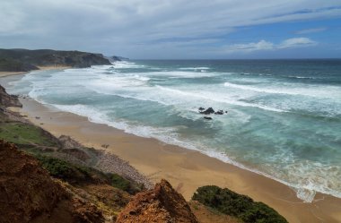Portekiz, Algarve batı kıyısında güzel boş bir sahil.