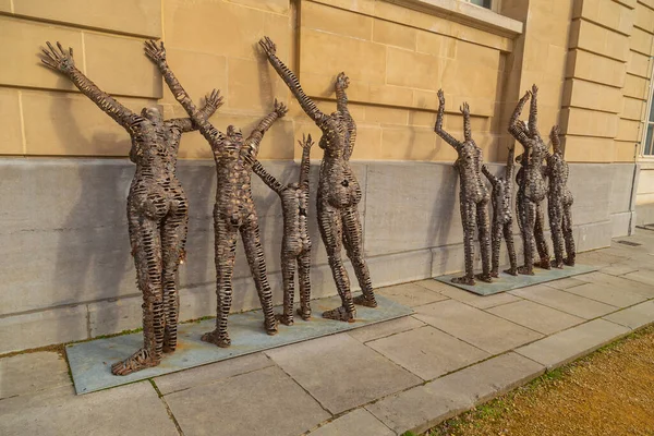 Bruselas Bélgica Escultura Del Artista Congoleño Freddy Tsimba Fuera Del —  Fotos de Stock