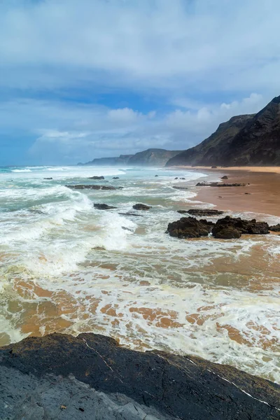 葡萄牙阿尔加维西海岸美丽的空旷海滩 — 图库照片