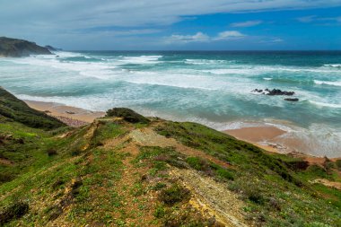 Portekiz, Algarve batı kıyısında güzel boş bir sahil.