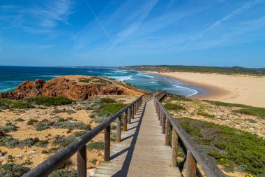 Portekiz, Algarve batı kıyısında güzel boş bir sahil.