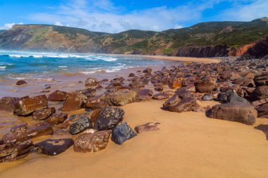 Portekiz, Alentejo 'da güzel boş bir sahil.