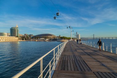 Lizbon, Portekiz: Vasco da Gama Tower, Myriad Hotel ve Milletler Parkı 'ndaki Vasco da Gama Köprüsü.