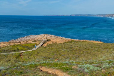 Sagres, Portekiz: Portekiz 'in Sagres kenti yakınlarındaki Algarve Batı Kıyısındaki uçurumlar