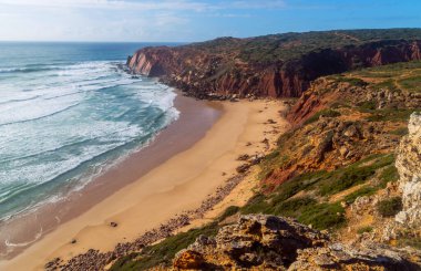Portekiz, Algarve batı kıyısında güzel boş bir sahil.