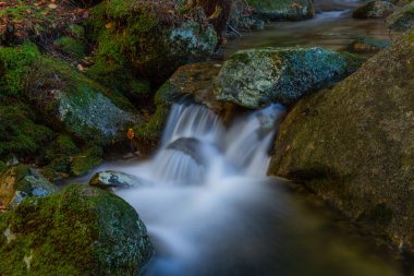nehir şelale ülkenin kuzeyinde geres, Portekiz Milli Parkı içinde