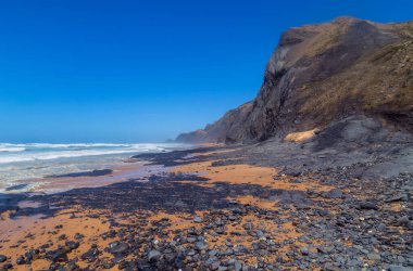 Portekiz, Algarve batı kıyısında güzel boş bir sahil.