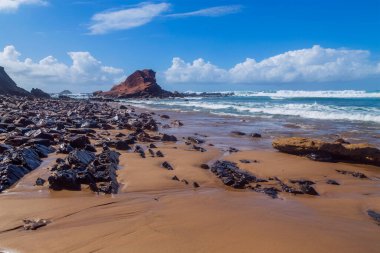 Portekiz, Alentejo 'da güzel boş bir sahil.