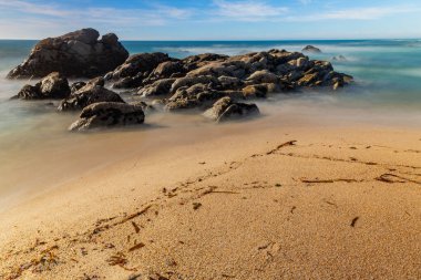 Portekiz 'in kuzeyindeki Povoa de Vazim' de okyanusa uzun süre maruz kalmış.