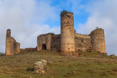Castillo de las Torres Kalesi'nin de la Plata Extremadura İspanya üzerinden.