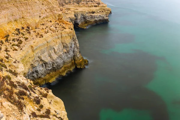 Beroemde Kustlijn Van Algarve Portugal Met Zandstenen Kliffen Eenzame Stranden — Stockfoto