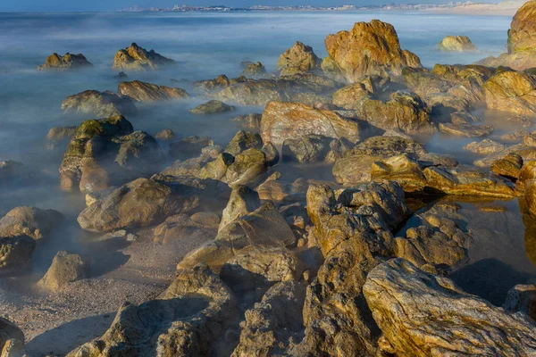 ポルトガル北部ポヴォア ヴァジムの海での長時間の露出 — ストック写真