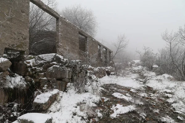 Vecchia Casa Rovina Montagna Tanta Neve Nel Nord Del Portogallo — Foto Stock