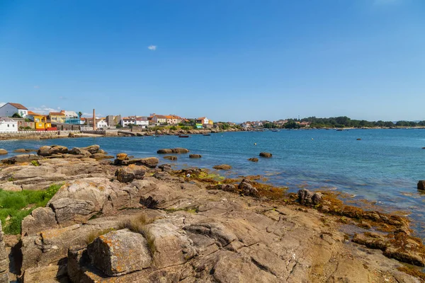 Galicia España Escena Marítima Isla Arousa Con Pequeñas Embarcaciones Amarradas —  Fotos de Stock