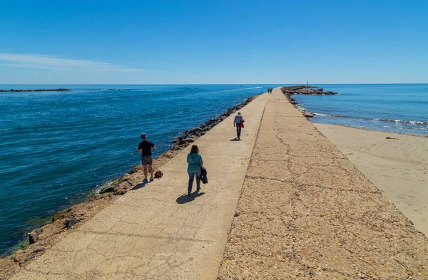 Algarve Portekiz Portekiz Algarve Kentindeki Limanda Yürüyen Insanlar — Stok fotoğraf