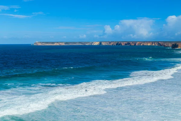 Sagres kıyısındaki kayalıklar. Algarve, Portekiz