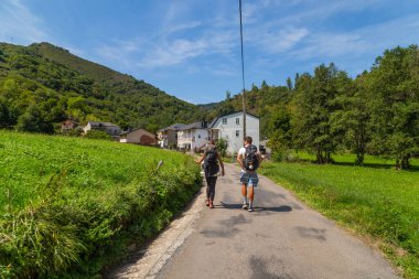 Navarre, İspanya: Seyyahlar St. James hac yolu olan Camino De Santiago boyunca yürürler, Navarra, İspanya.