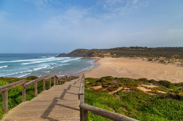 アルガルヴェ西海岸の崖 ポルトガルのアルジェズール近く — ストック写真