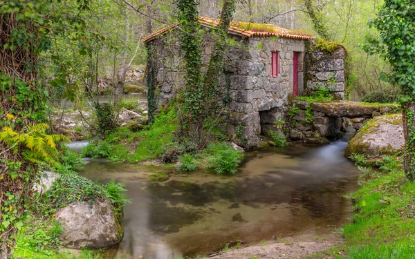 Длительная Экспозиция Старого Водопада Реке Гомем Фес Португалия — стоковое фото