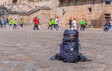 Santiago de Compostela, İspanya: Saniago Meydanı 'nda Aziz James Yolu üzerinde Pilgrim' in sırt çantası.