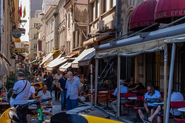 Istanbul Türkei Bürger Gehen Einer Typischen Geschäftsstraße Spazieren Istanbul Türkei — Stockfoto