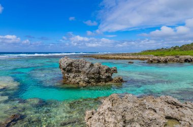 Vanuatu 'daki Efate Adası' nda sahil, Port Vila yakınlarında. Doğu kıyısında ünlü bir plaj.