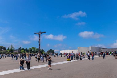 Fatima, Portekiz: Portekiz 'deki Fatima Hanımefendimizin hayaletleriyle ilgili kilise ayinleri