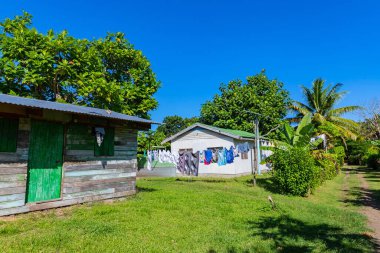 Fiji, Viti Levu adasındaki küçük bir köyde yol