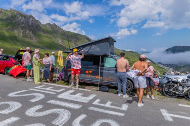 Col du Tourmalet, Fransa: Pyerenees dağlarındaki Col du Tourmalet 'in tepesinde Fransa Bisiklet Turu' nun 6.