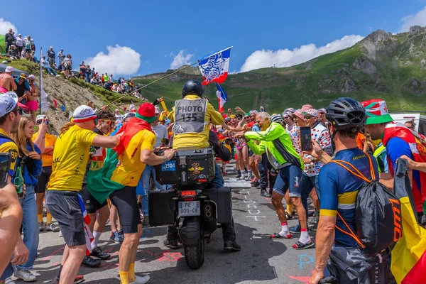 Col Tourmalet Francia Gli Appassionati Ciclismo Aspettano Buch Cima Col — Foto Stock