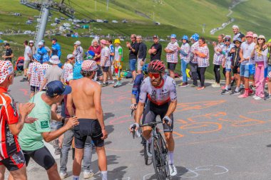 Col du Tourmalet, Fransa: Fransa 2023 Fransa Bisiklet Turu 'nun 6. Aşaması sırasında Pyerenees dağlarındaki Col du Tourmalet yoluna çıkanlar.