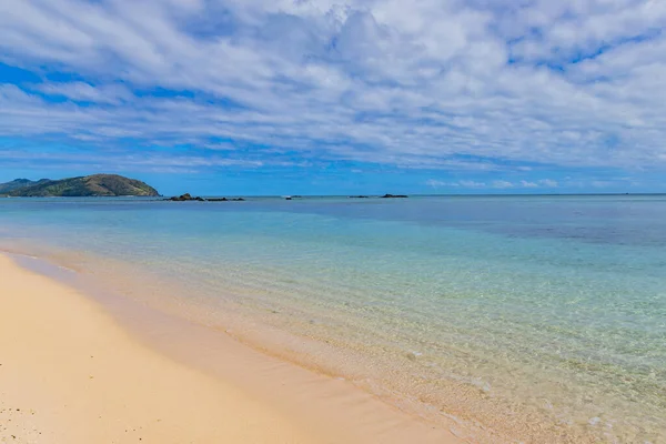 フィジー ヤサワ諸島のナヌーラ島のブルーラグーンビーチの眺め — ストック写真
