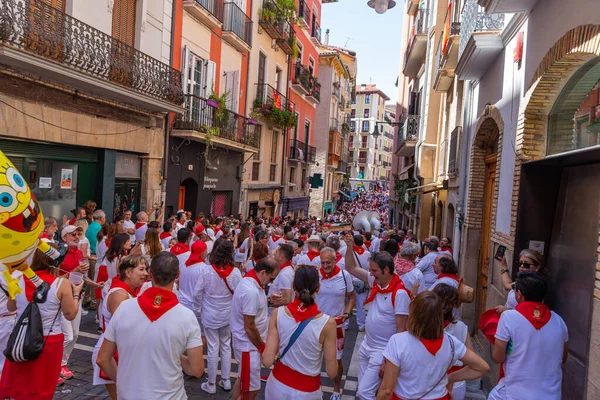 Pamplona Spain People Celebrate San Fermin Festival Traditional White Abd — Φωτογραφία Αρχείου