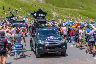 Col du Tourmalet, Fransa: Fransa 2023 Fransa Bisiklet Turu 'nun 6. Aşaması sırasında Pyerenees dağlarındaki Col du Tourmalet' in tepesindeki karavan vagonu