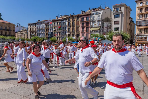 Pamplona Spain People Celebrate San Fermin Festival Traditional White Abd — ภาพถ่ายสต็อก
