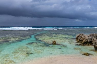 Vanuatu 'daki Efate Adası' nda sahil, Port Vila yakınlarında. Doğu kıyısında ünlü bir plaj.