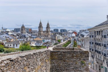 Lugo, İspanya: Lugo ve Roma şehir duvarlarının ve surların manzarası