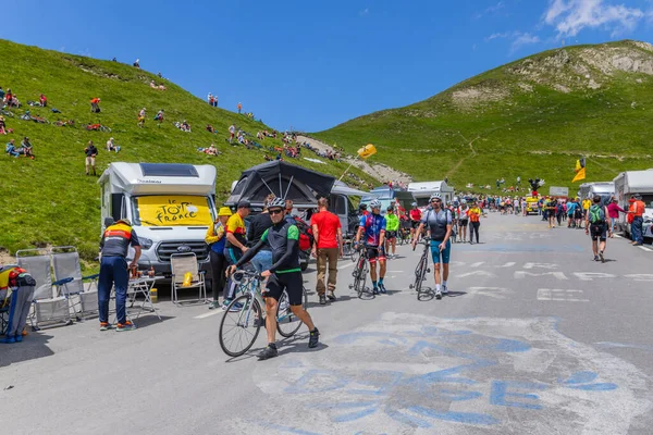 Col Tourmalet France Cycling Fans Waiting Buch Top Col Tourmalet — Stock Photo, Image