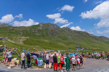 Col du Tourmalet, Fransa: Pyerenees dağlarındaki Col du Tourmalet 'in tepesinde Fransa Bisiklet Turu' nun 6.