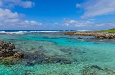 Vanuatu 'daki Efate Adası' nda sahil, Port Vila yakınlarında. Doğu kıyısında ünlü bir plaj.