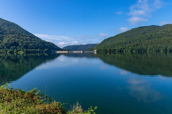 Eugi Reservoir 'un İspanya' nın Navarra kentindeki manzarası