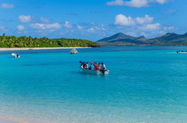 Nacula, Fiji: Nacula Adası, Yasawa Adaları, Fiji, Güney Pasifik Adaları, Pasifik 'teki tropikal kumlu plajlarda yaşayan turistler